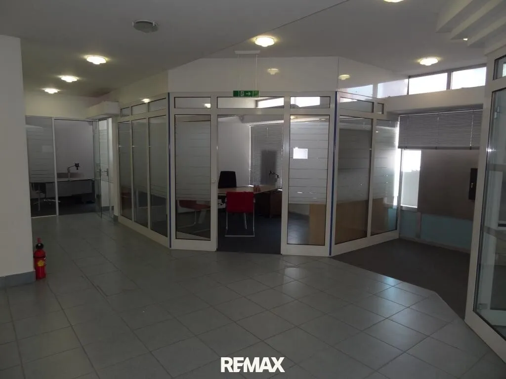 Sehr gut sichtbare Geschäftsfläche mit ca. 232m² in guter Frequenzlage von Pradl zu mieten - Ansicht 2