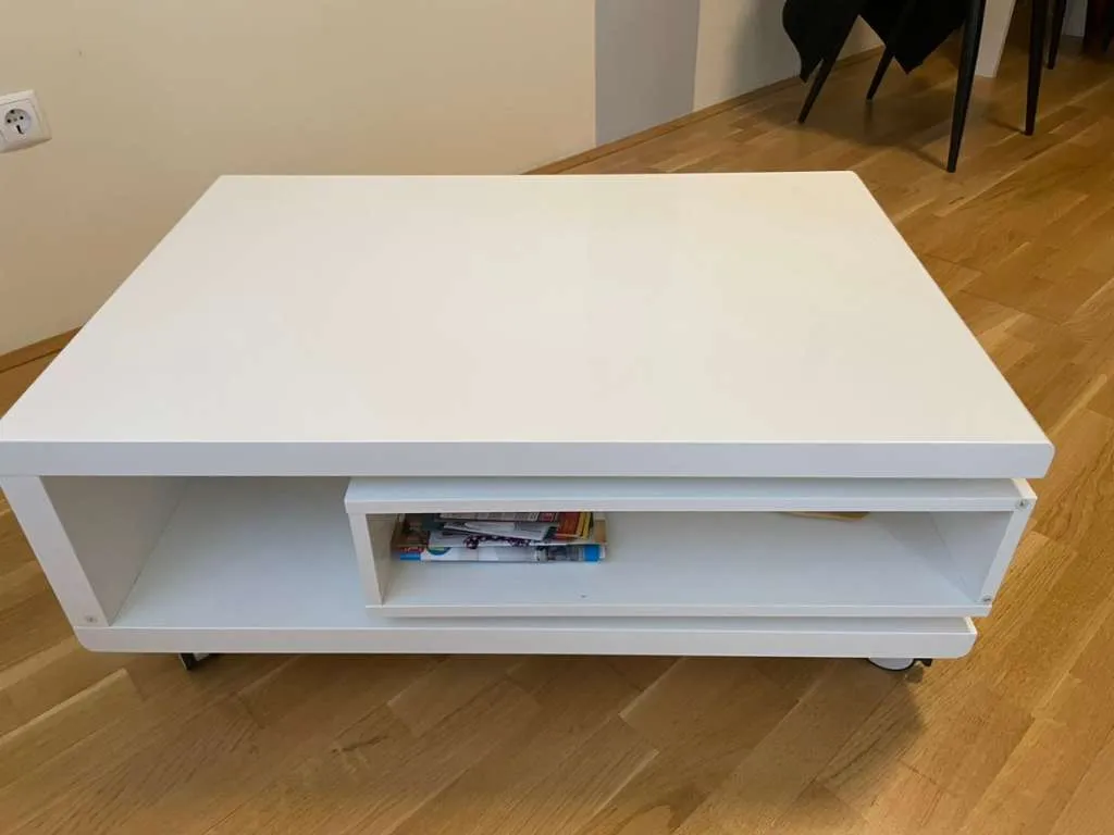 Couchtisch Hochglanz inkl. Roller, € 180,- (1170 Wien)
