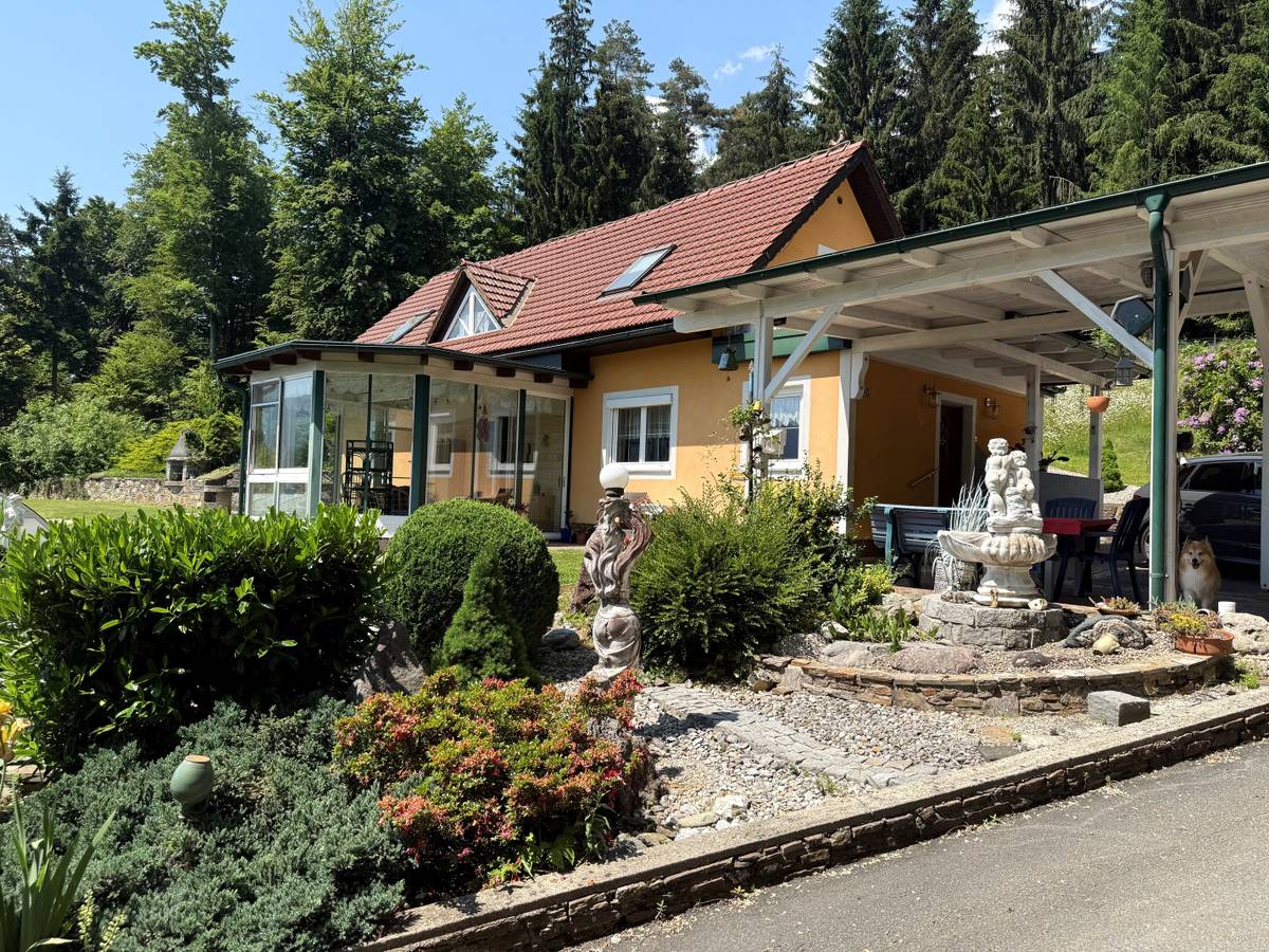 Heimkommen & Wohlfühler! Gepflegtes Einfamilienhaus mit herrlichem Grund und überdachtem Pool, Eibiswald