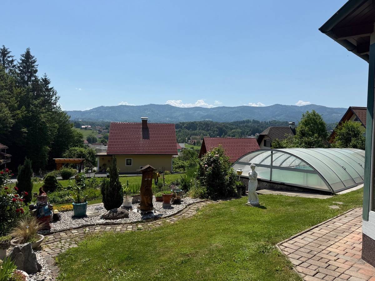 Heimkommen & Wohlfühler! Gepflegtes Einfamilienhaus mit herrlichem Grund und überdachtem Pool - Ansicht 3