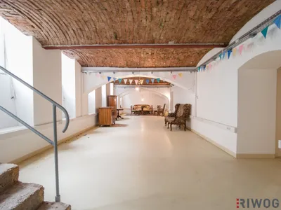 Gewerbeimmobilie kaufen in Wien – 172 m², € 270.000