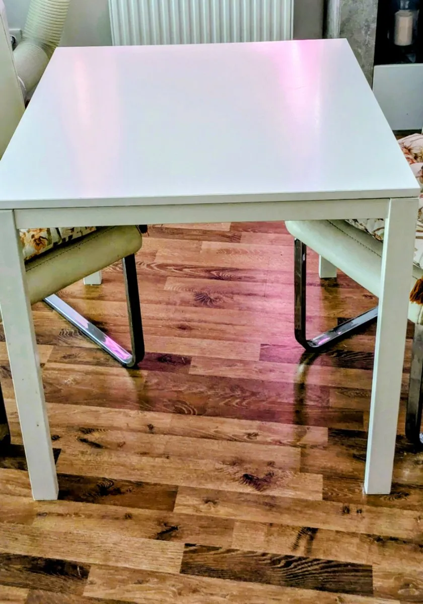 IKEA TISCH 80x80, € 30,- (1210 Wien)
