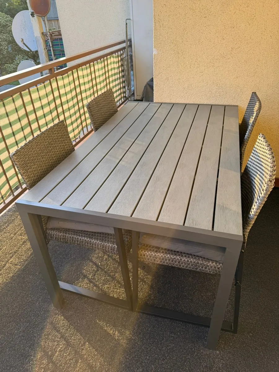 Balkongarnitur, € 300,- (8041 Graz)