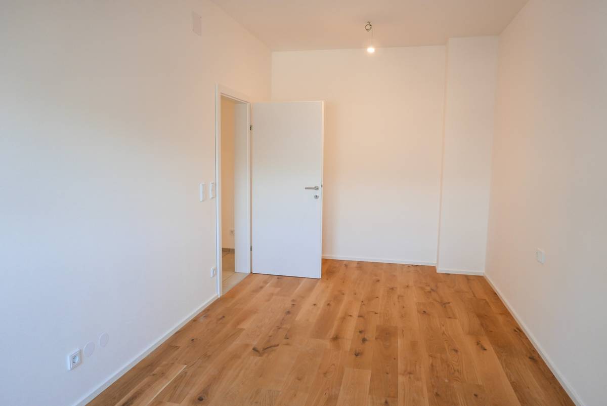 Wohnen über der Nebelgrenze! - 3-Raum Dachterrassenwohnung inkl. 2 TG-Stellplätzen - jetzt besichtigen! - Ansicht 2