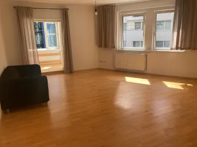 Helle 2-Zimmer-Wohnung mit Loggia | 75 m² | ideal für Paar oder WG | 20. Bezirk Augartennähe
