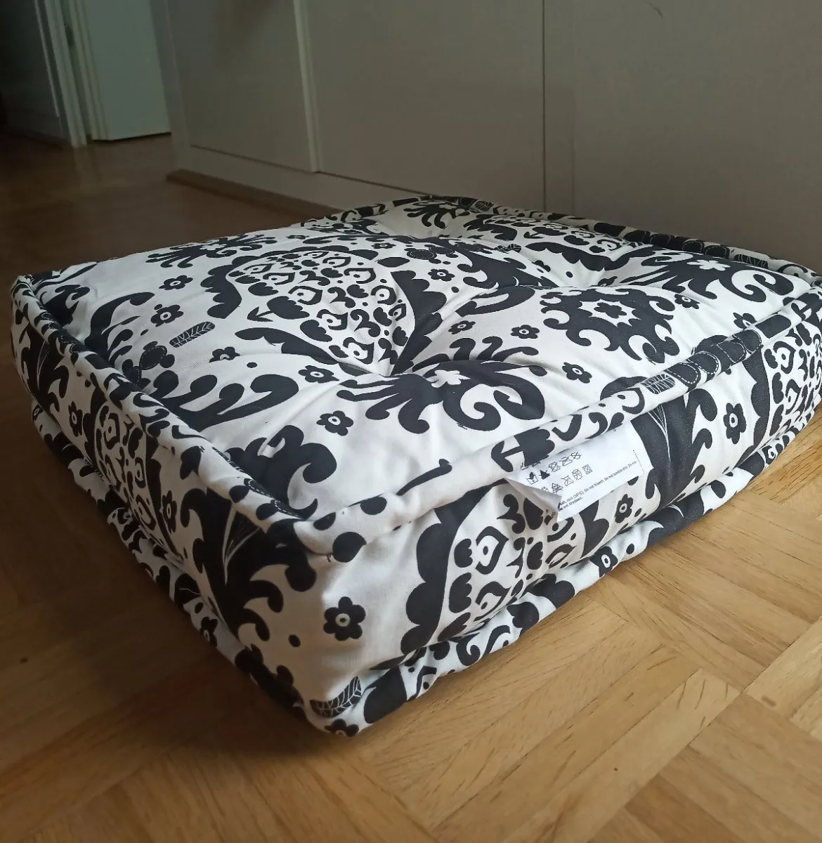 Hohes Sitzkissen Bodenkissen Ikea, € 5,- (8042 Graz)