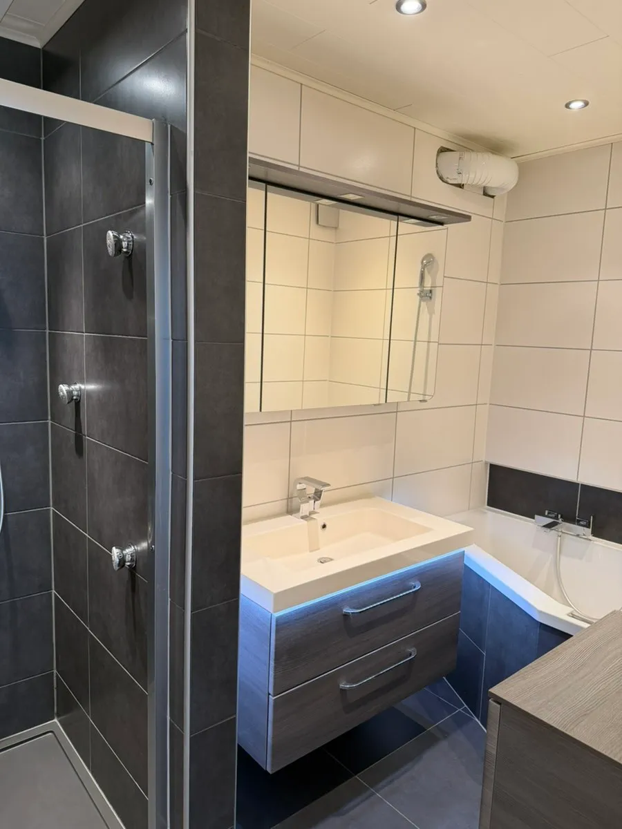 Erstbezug einer renovierten, hochwertigen, hellen 3-Zimmer-Wohnung mit Wellness-Bad nähe alte Donau, Wien