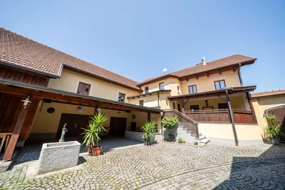 12-Zimmer-Gewerbeimmobilie kaufen in Vöcklabruck – 676 m², € 1.750.000 – Bild 10 von 54