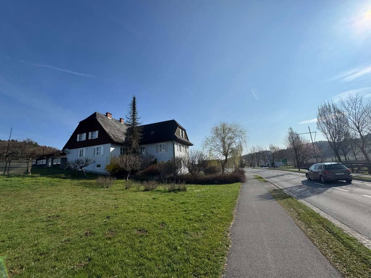 Ein- Mehrfamilienhaus (ca. 270 m² Wohnfläche) mit, Keller, Garagen, idyllischem Garten in Paldau - Ansicht 3