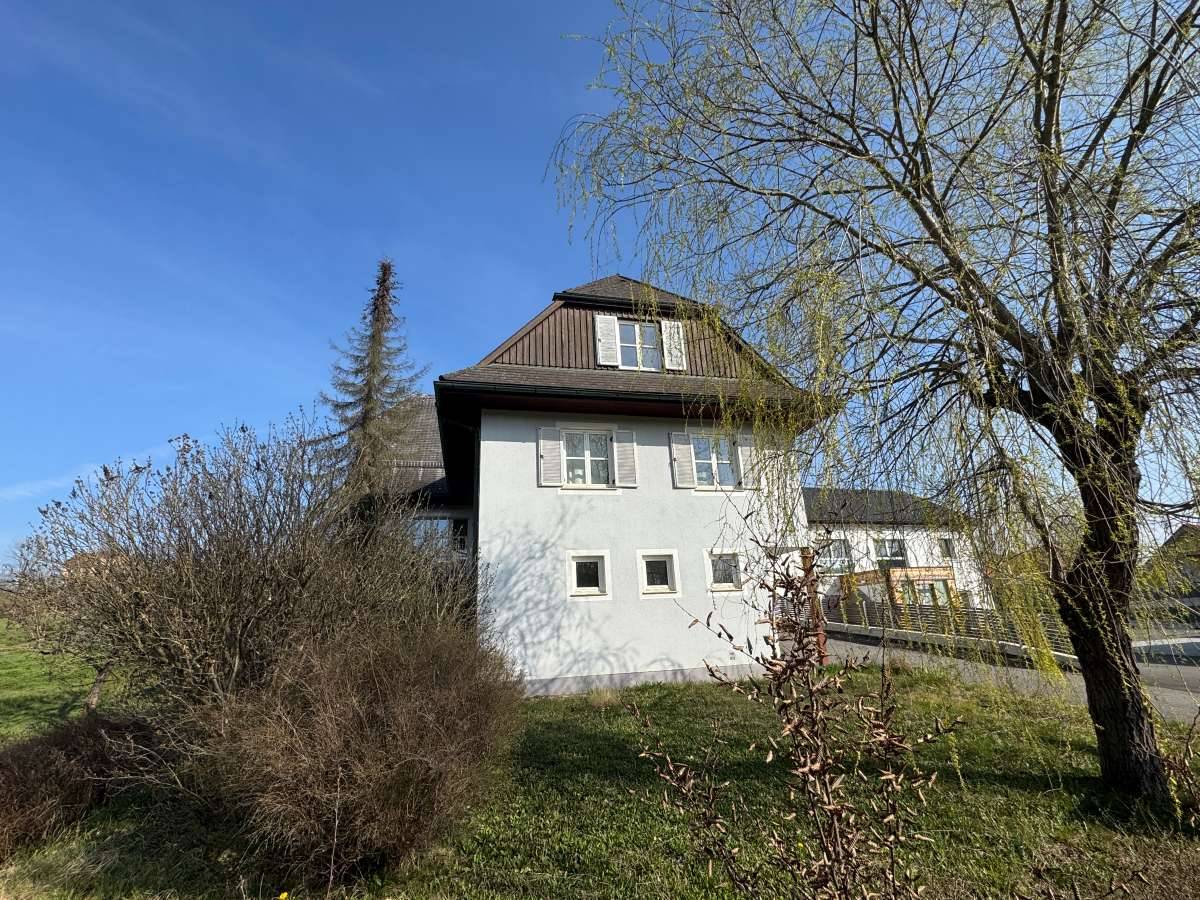 Ein- Mehrfamilienhaus (ca. 270 m² Wohnfläche) mit, Keller, Garagen, idyllischem Garten in Paldau - Ansicht 2
