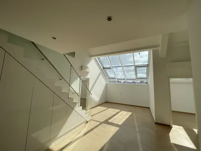 181 m² LUXURIÖSE DACHGESCHOSS-WOHNUNG -- BALKON -- KLIMA -- EXTRA STUDIO/BÜRO -- 2 EINGÄNGE! – Bild 2