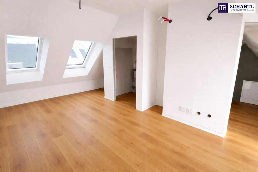 Stilvolle Dachgeschoss-Maisonettewohnung mit 2 Schlafzimmern und 2 Bädern im rundum sanierten Haus - effiziente Luftwärmepumpe & Klimaanlage - überzeugen Sie sich bei einer Besichtigung - Ansicht 2