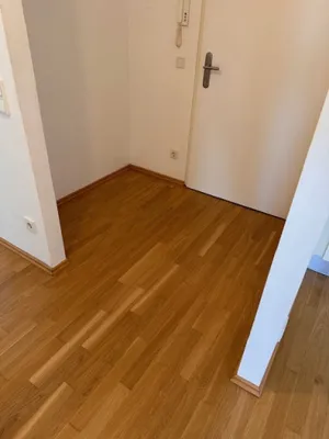 2-Zimmer-Wohnung Neubau inkl Komplettküche, Balkon Außenflächen und Kellerabteil - Kagraner Platz U1 vor der Türe / Aussicht Wiener Hausberge / – Bild 2