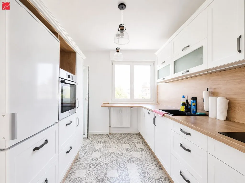 Modernisierte Wohnung in Zentrumsnähe mit zwei sonnigen Loggien – pohled 3