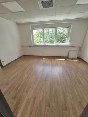 3-Zimmer-Gewerbeimmobilie mieten in Baden – 72 m², € 1.023 – Bild 2 von 5