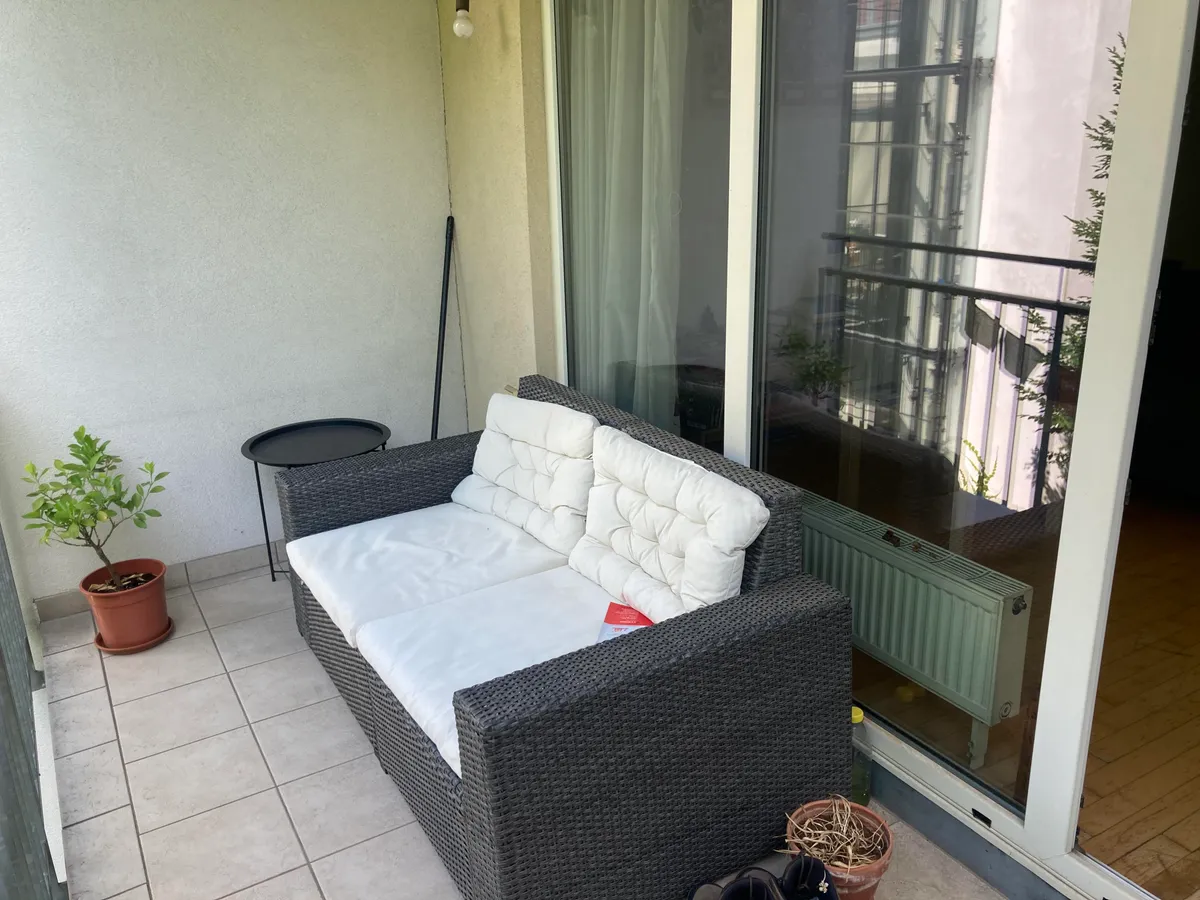 Bright Furnished Studio Apartment with Balcony, excellent location – pohled 3