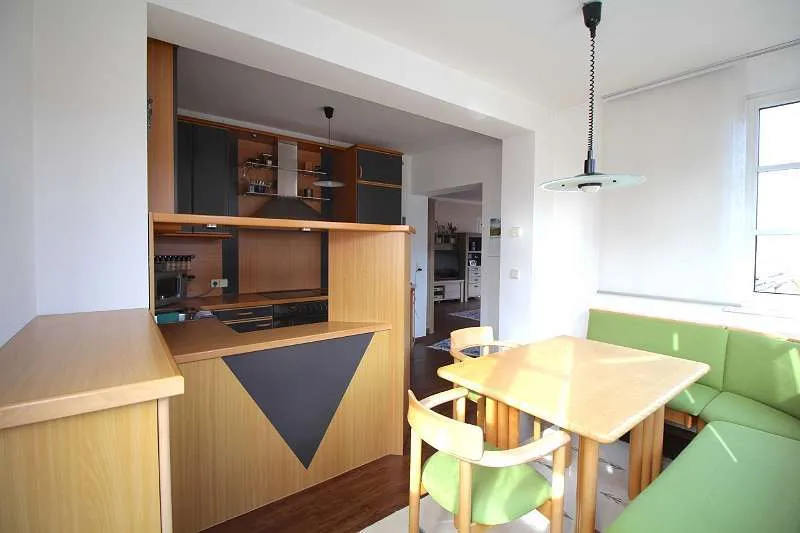 Hochwertige 3 Zimmer-Wohnung | Balkon | Parkplatz | Süd - Ost - West - Ansicht 2