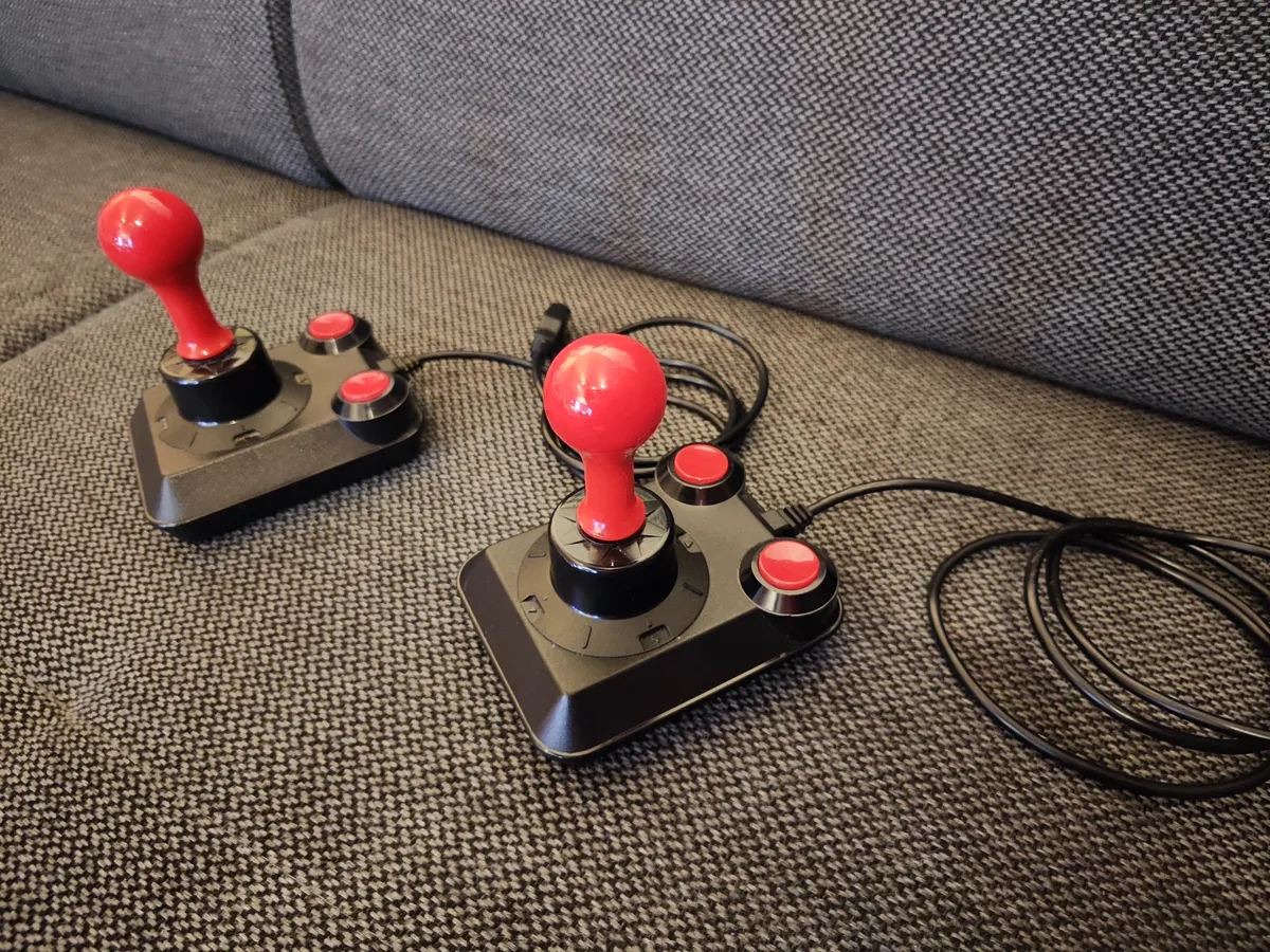 2x Micro Blaster Joystick für Commodore , Amiga , Atari und Schneider ...
