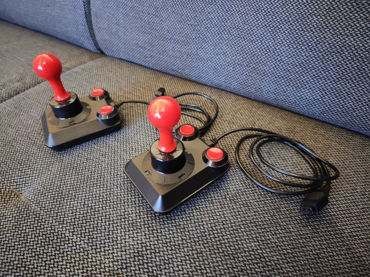 2x Micro Blaster Joystick für Commodore , Amiga , Atari und Schneider ...