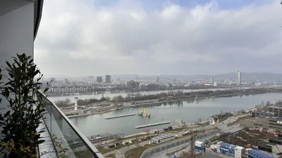Danube Flats, 18. Stock: 2 Zimmer mit Balkon, Donaublick, Pool und Concierge