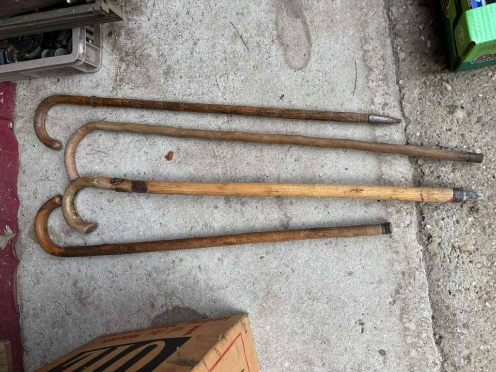 Angebot 4 Gehstcke Bambus ? spazieren Berg Stock Gehstock Wanderstock Holz  Bambus ? Alt Vintage Retro Antik Konvolut,  25,- (2231 Strasshof an der  Nordbahn) - willhaben