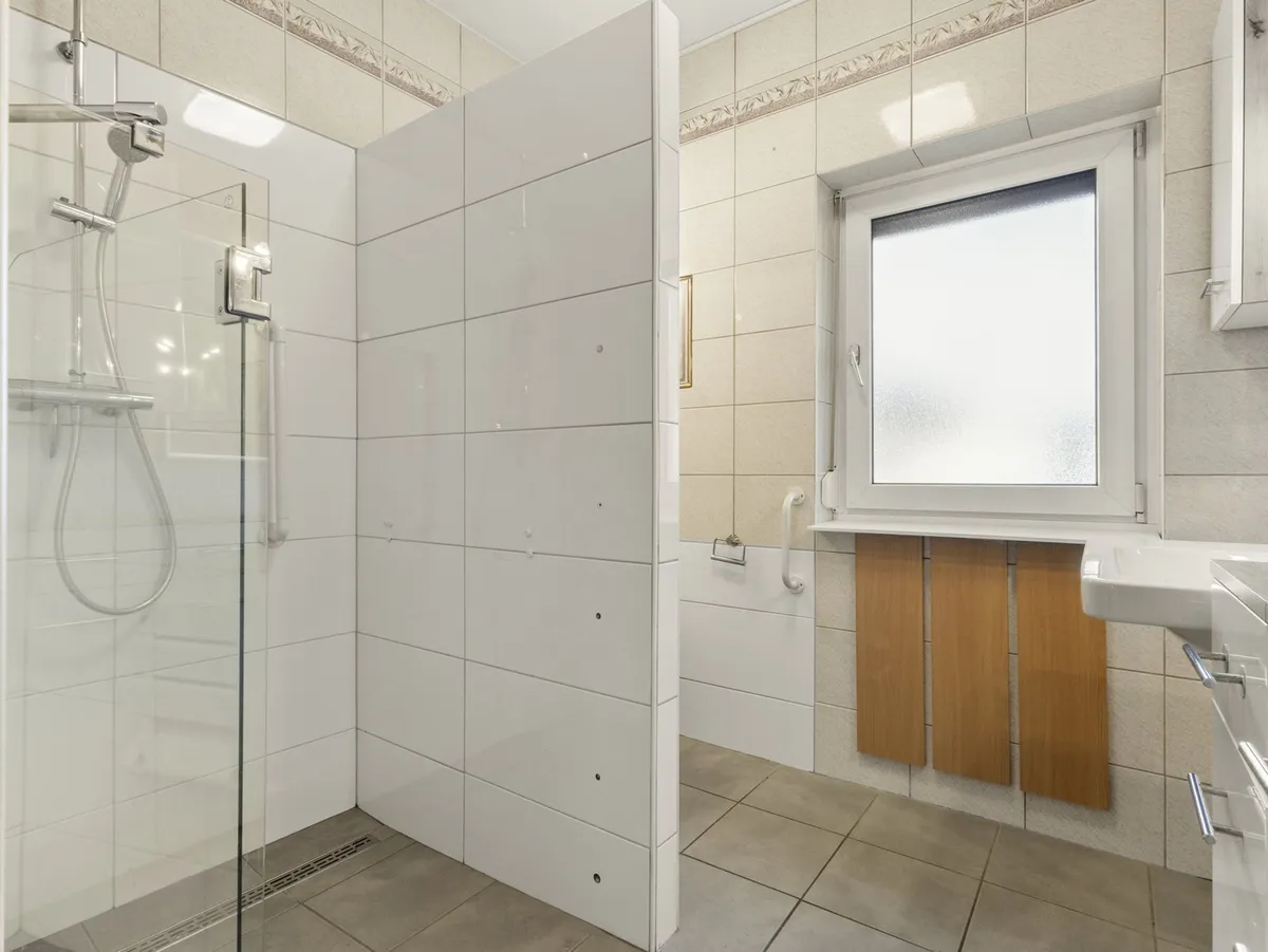 Doppelhaushälfte EG: ca. 79 m² mit Garten, Terrasse & Pergola - privat - Widok 2