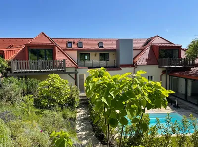 Stilvolles Penthouse mit Pool & Garten - Nahe der Donau