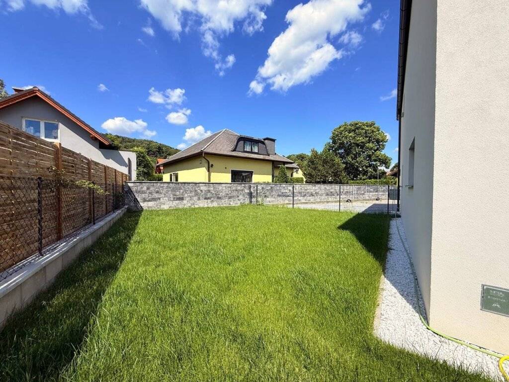 ERSTBEZUG-REIHENHAUS mit Eigengarten und 2 Parkplätze - modernes Wohnen auf höchstem Niveau, Alland