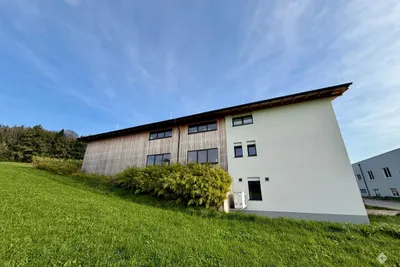 Gewerbeimmobilie mieten in Vöcklabruck – 77 m², € 7.200 – Bild 3 von 17