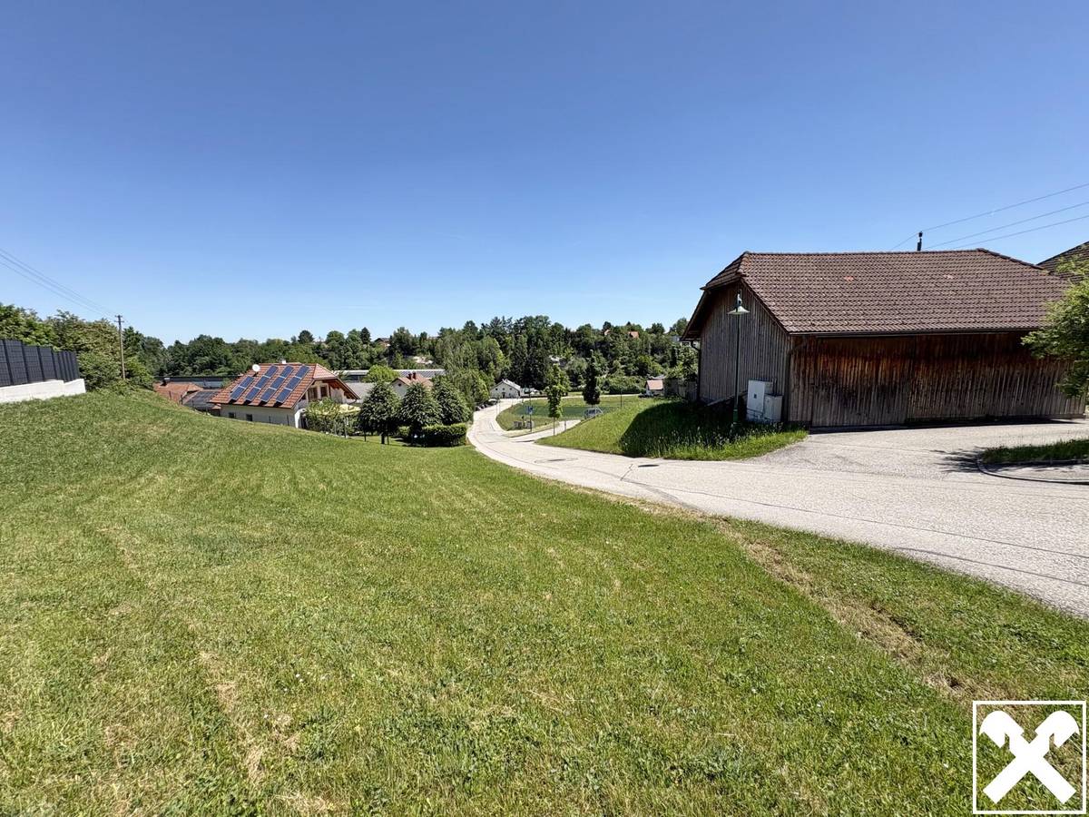 Sonniges Baugrundstück mit Aussicht in Eberstalzell - Ansicht 2