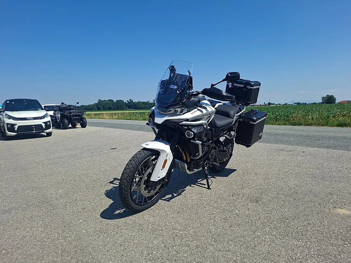 CFMOTO 800