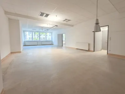 5-Zimmer-Gewerbeimmobilie mieten in Wien – 350 m², € 4.437 – Bild 1 von 9