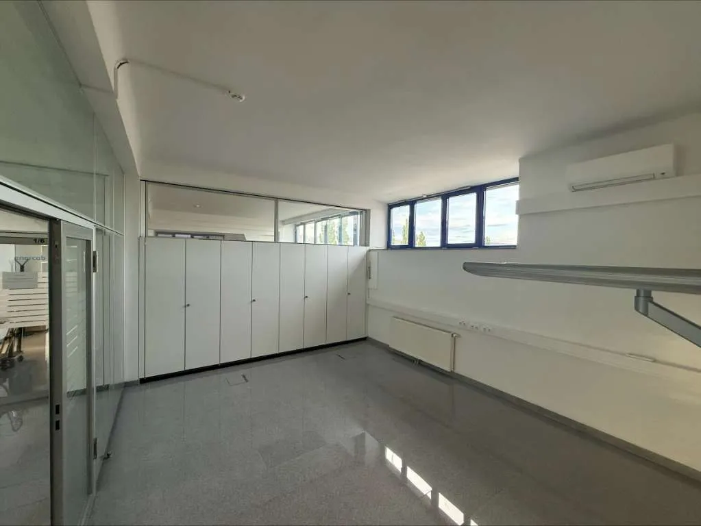 ALL -IN Büro 25 m ² inkl. 1 Parkplatz u. BK, provisionsfrei - Nahe Verkehrsknotenpunkt Vösendorf - Ansicht 3