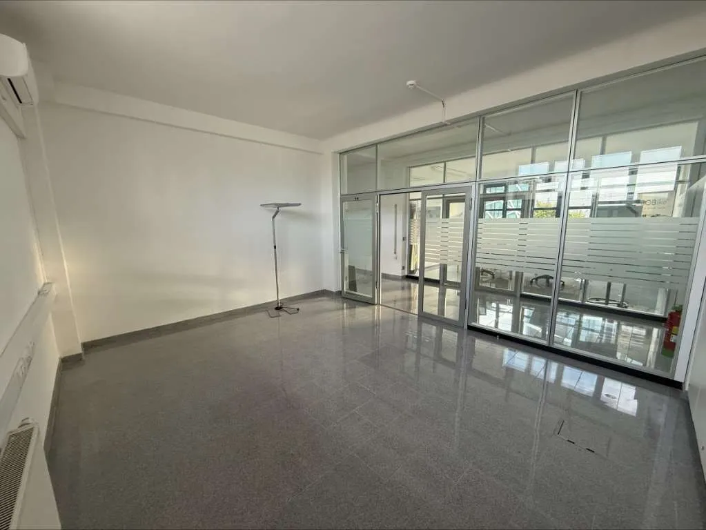 ALL -IN Büro 25 m ² inkl. 1 Parkplatz u. BK, provisionsfrei - Nahe Verkehrsknotenpunkt Vösendorf - Ansicht 2