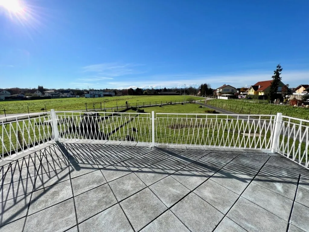 Einfamilienhaus mit zwei Garagen in Fernitz! Grundstück ca.705m²! Provisionsfrei! - Widok 3