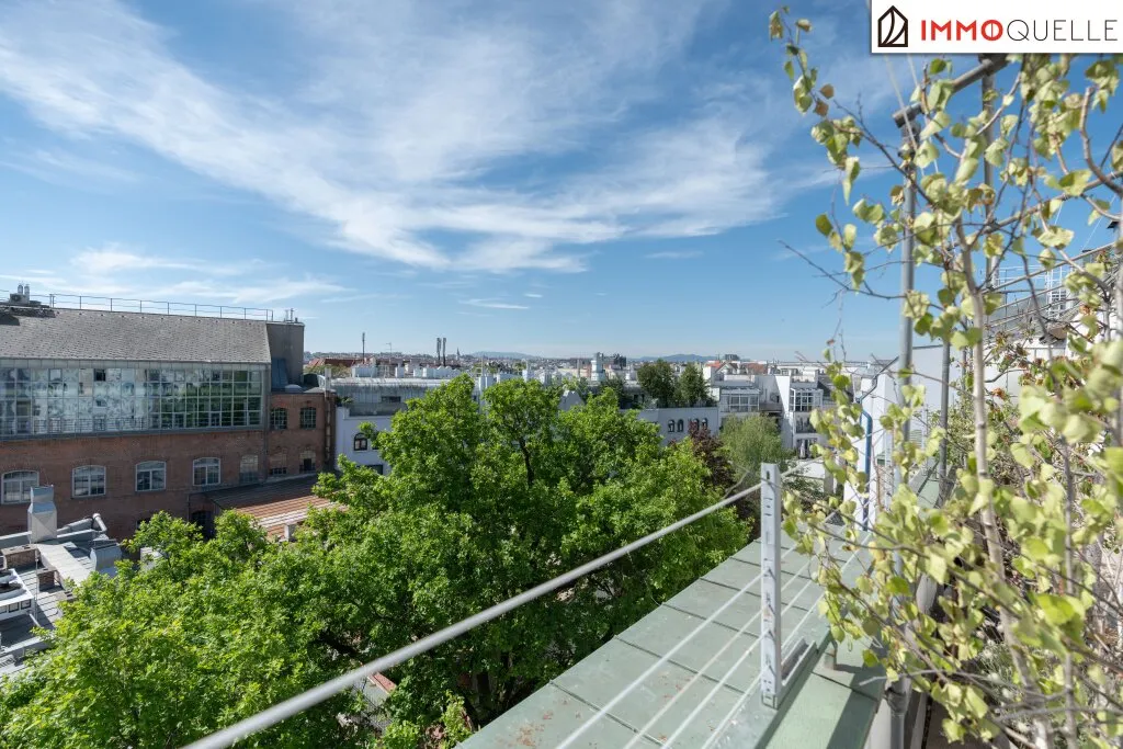 Über den Dächern Wiens - Großzügige 4-Zimmer-Dachgeschosswohnung mit Lift, zwei sonnigen Terrassen und absoluter Ruhelage nahe der Mariahilfer Straße – pohled 2