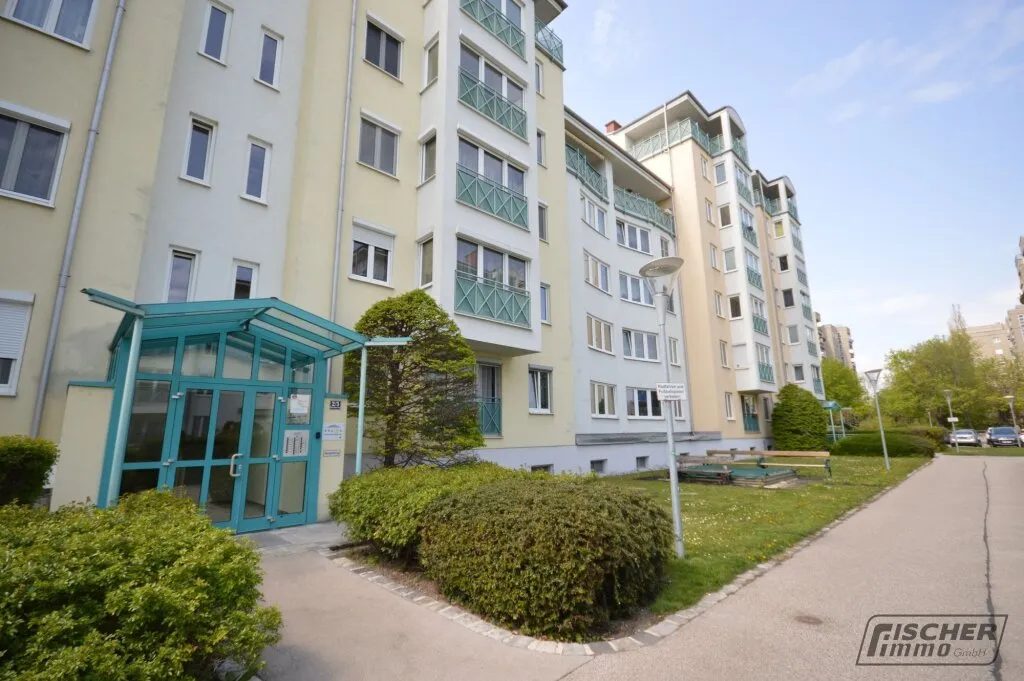 Großzügig angelegte 2-Zimmer-Wohnung im 3. Liftstock mit Tiefgaragenplatz – pohled 2