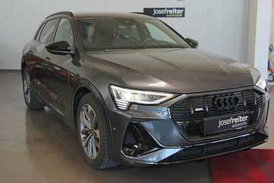 Audi e-tron 55 quattro S line NP: €110.772/MATRIX LE...