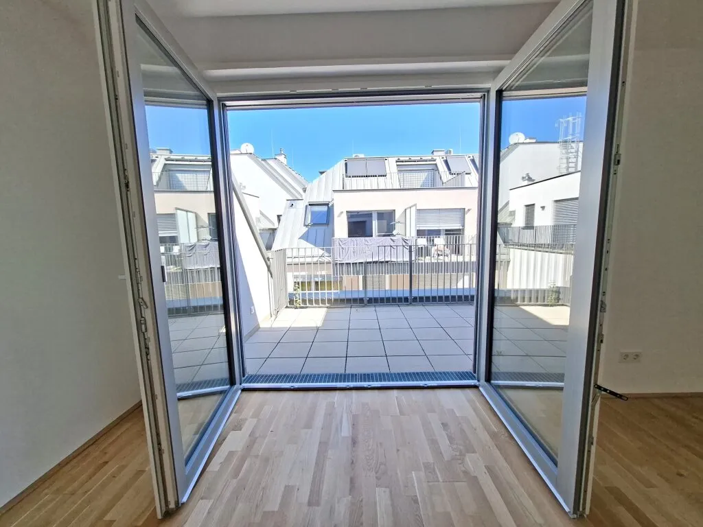 Attraktive Vorsorgewohnung: Helle 3-Zimmer-Dachgeschosswohnung mit Terrasse in Ruhelage - Top-Anbindung U1 Kagraner Platz, Nähe Alte Donau & Donauzentrum! - Ansicht 2