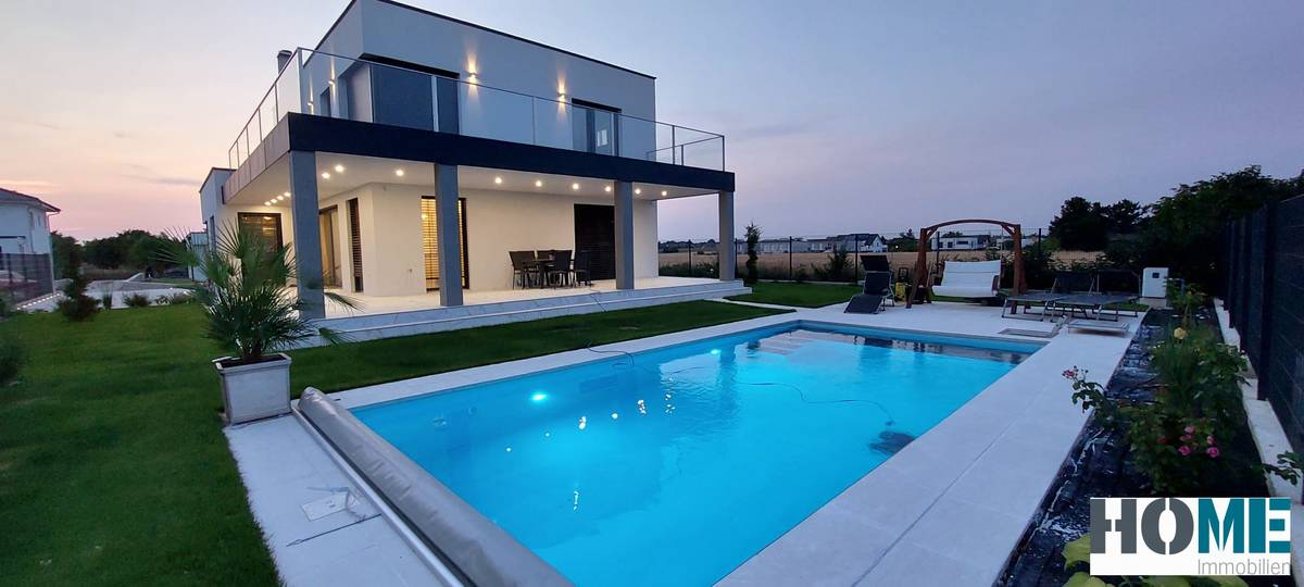 luxuriös ausgestattetes Traumhaus mit beheiztem Pool - Ansicht 2