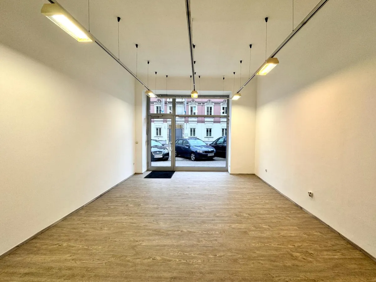 33 m² BÜRO/OFFICE *XL Schaufenster + Vitrine – pohled 2