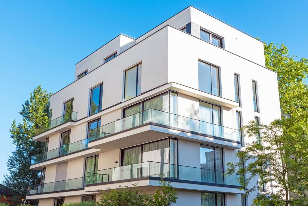 Luxuriöse Dachgeschosswohnung Mit Balkon Und Terrasse Am Schafberg, 112 ...