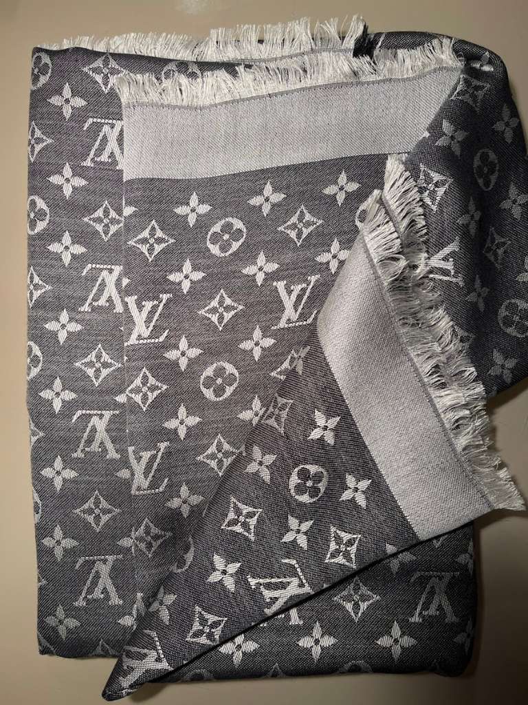Louis Vuitton Monogram Denim Tuch original, € 300,- (5020 Salzburg) -  willhaben