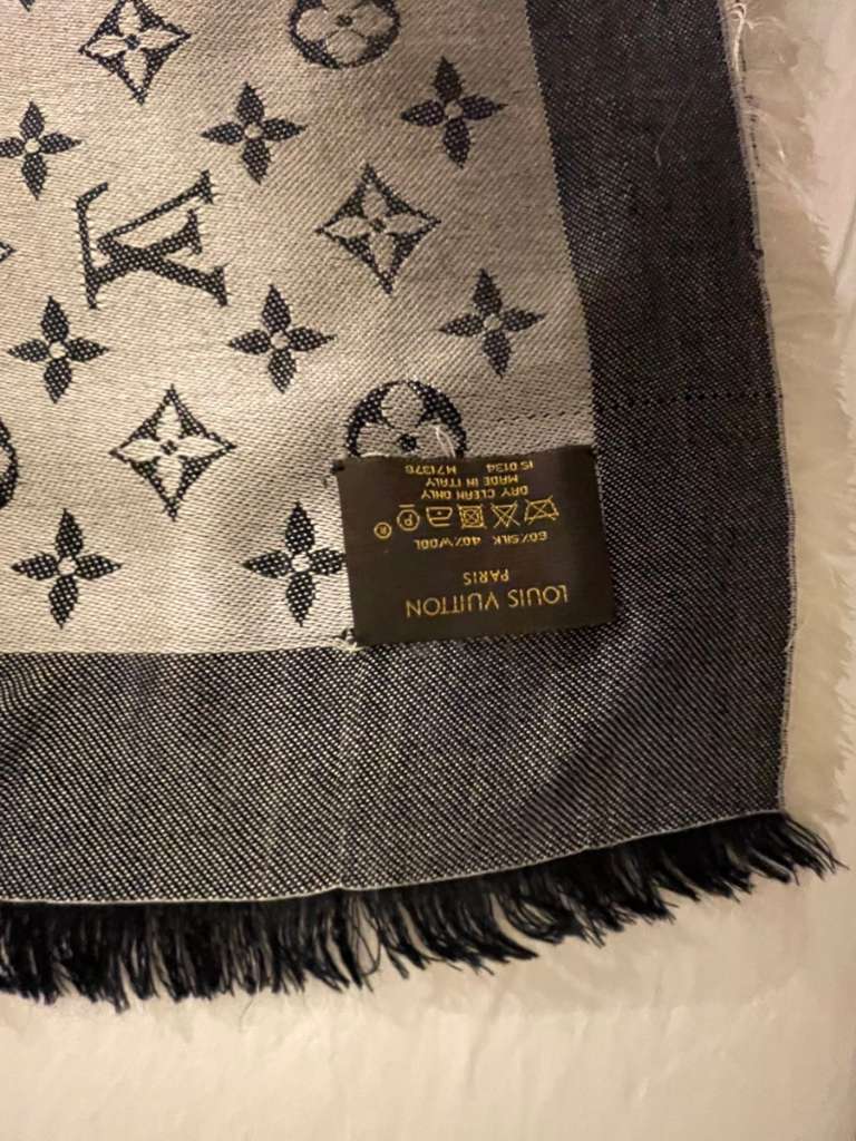Louis Vuitton Monogram Denim Tuch in 8793 Trofaiach für € 350,00 zum  Verkauf