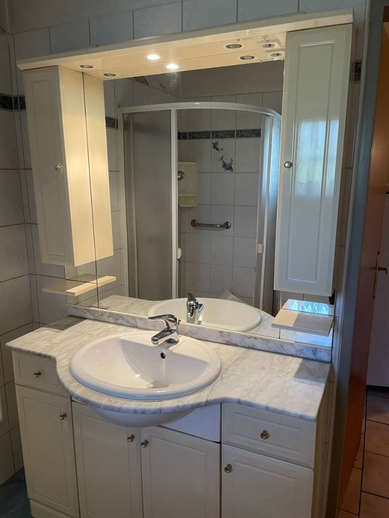 badezimmer waschtisch + spiegel, € 0,- (8430 kogelberg) - willhaben