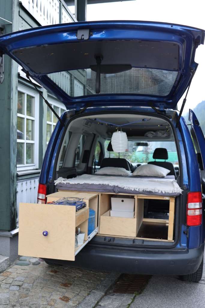 VW Caddy mit Camper Ausbau Kombi / Family Van, 2013, 225.000 km, € 12.990,-  - willhaben
