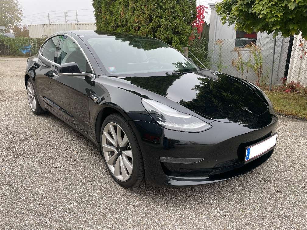 Tesla Model 3 Long Range AWD 75kWh Limousine, 2019, 105.000 km, € 29.800,-  - willhaben