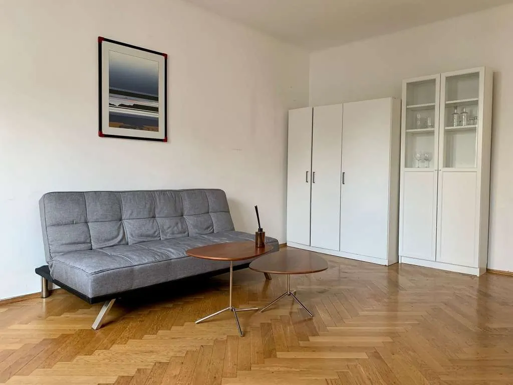 Provisionsfrei****Kleine, ruhige 2-Zimmer Wohnung nahe U1 zu vermieten