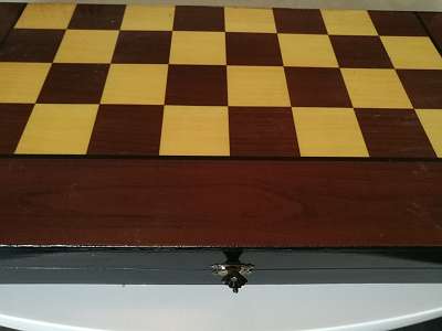 Altes außergewöhnliches Holz Design Schach mit Tonpferd, € 125,- (8010  Geidorf) - willhaben