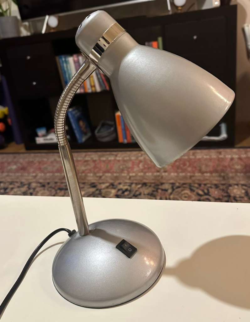LED Lampe mit USB, € 3,- (9500 Dobrova) - willhaben
